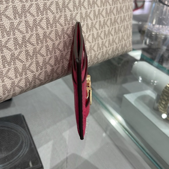 MICHAEL KORS
Reed Large Pebbled Leather Card Holder Case
Electric Pink 
NWT - Picture 11 of 16